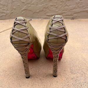 Betsey Johnson Dita Corset Lacing up the Back Tan Patent Leather Platform Heels